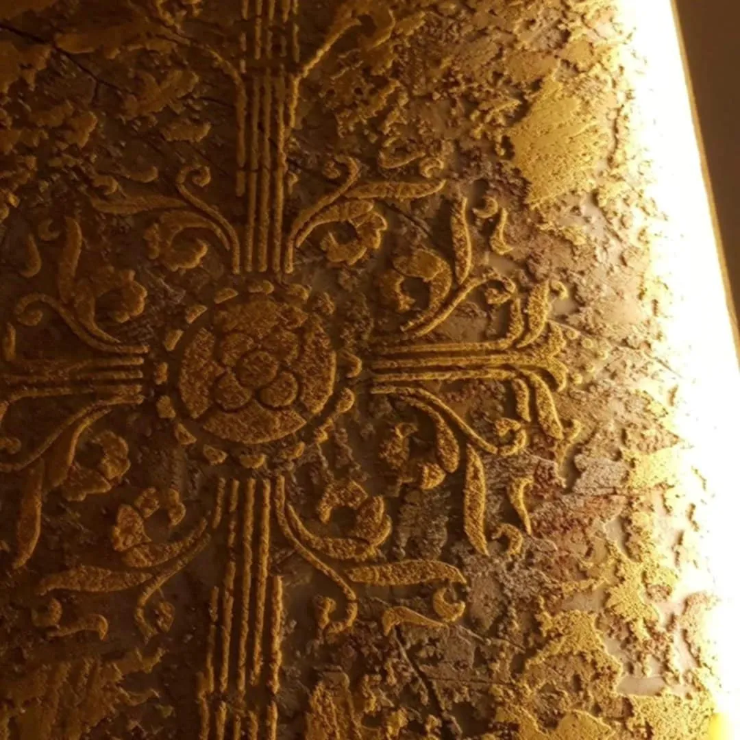 Sgraffito na apneni omet